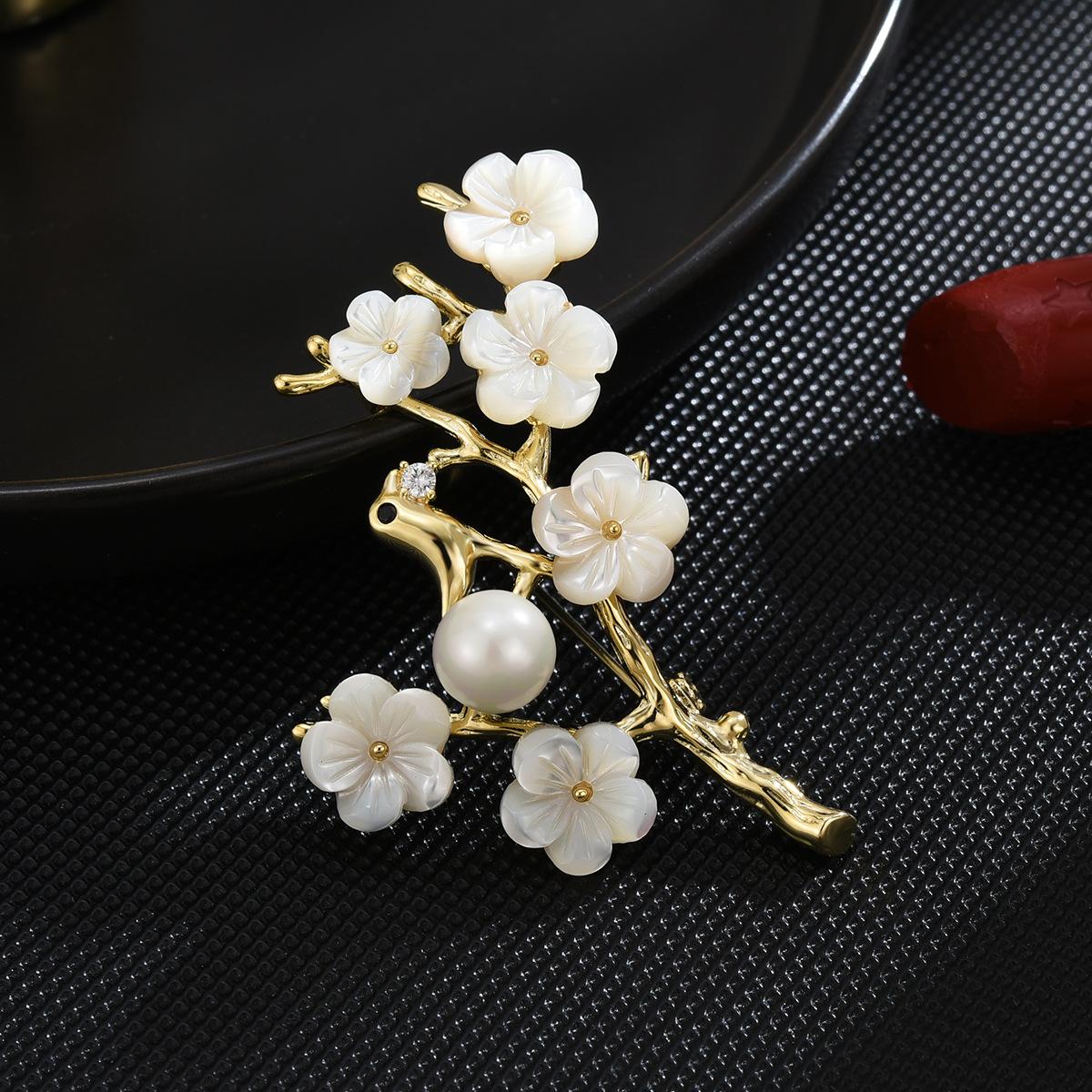 

Ladies Light Luxury Design Elegant Flower Brooch Fashionable And Versatile Niche Design Sense Brooch Daily Accessories