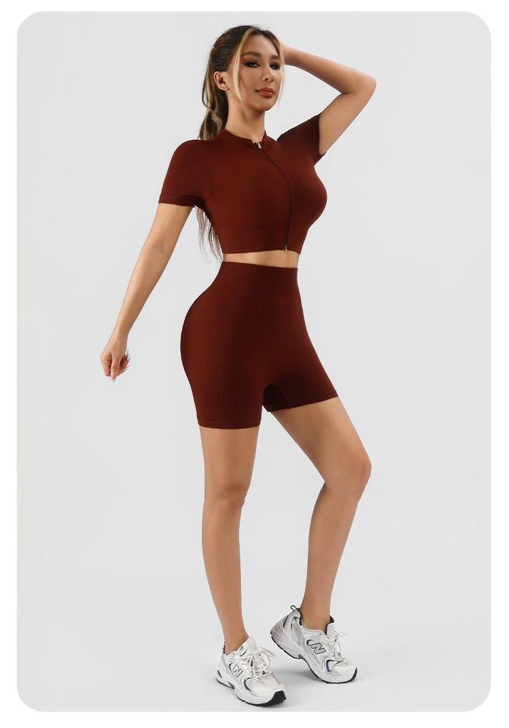 Ensemble de Sport pour Femme : Haut à Col Montant Manches Courtes Fermeture Éclair et Short Ribbed Taille Haute Contrôle du Ventre Lifting des Fesses