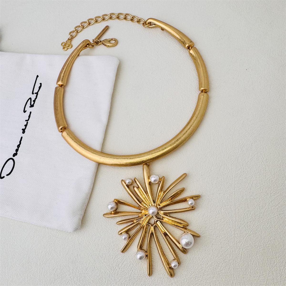 Ретро-колье с жемчугом Oscar de la Renta с эффектом старения - Стильное, Атмосферное и Уникальное