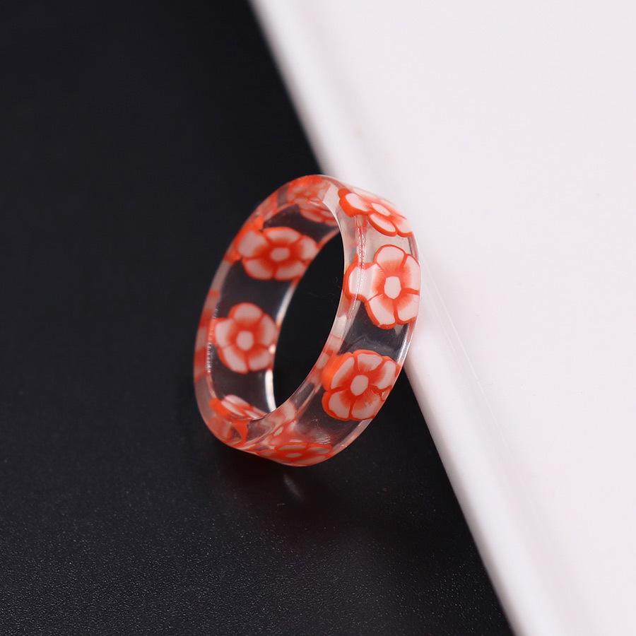 Barevný kreslený prsten z pryskyřice s ovocem a květinami - Roztomilá jahoda a okvětní lístky třešňového květu