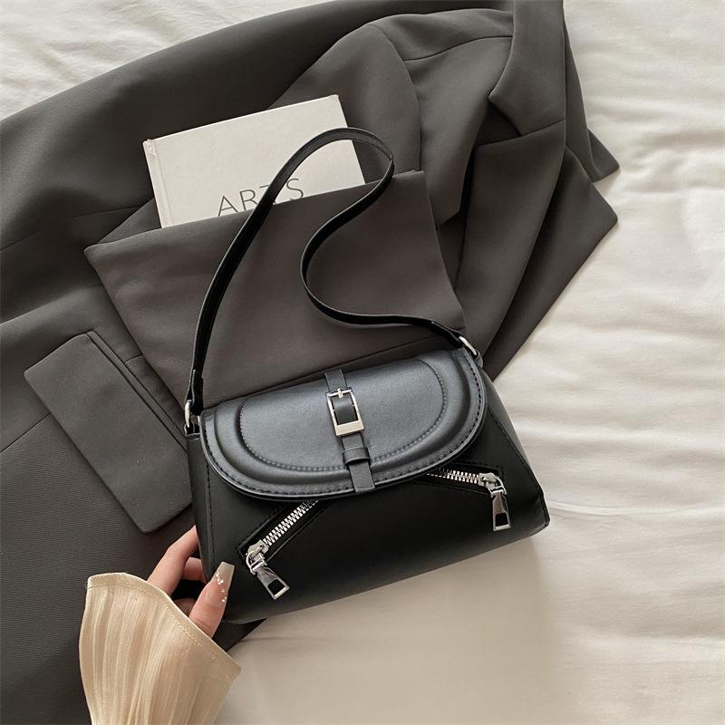 

Fashion and high sense women s shoulder bag versatile popular retro new magnetic buckle messenger bag