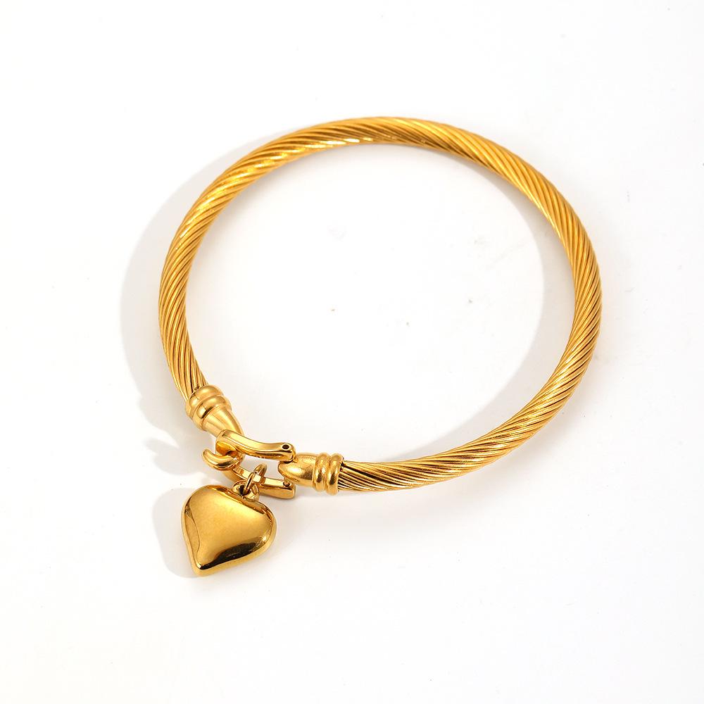 Luxury Threaded Titanium Steel Horseshoe Hook Bracelet for Women – Colorfast, Heart-Shaped Design