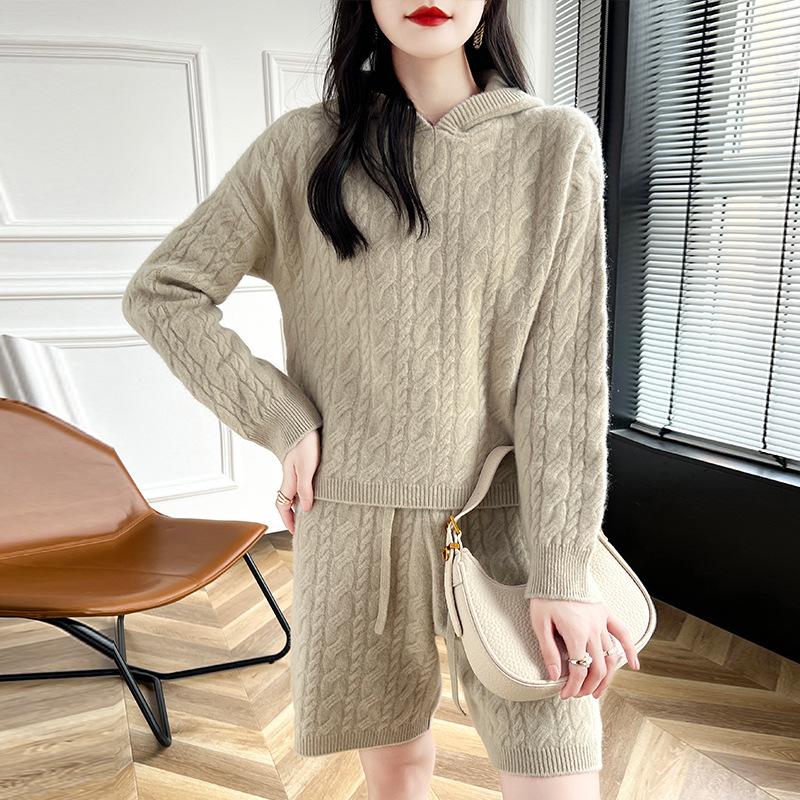 24 Autumn/Winter Women's Ribbed Hooded Sweatshirt & Wool Shorts Set