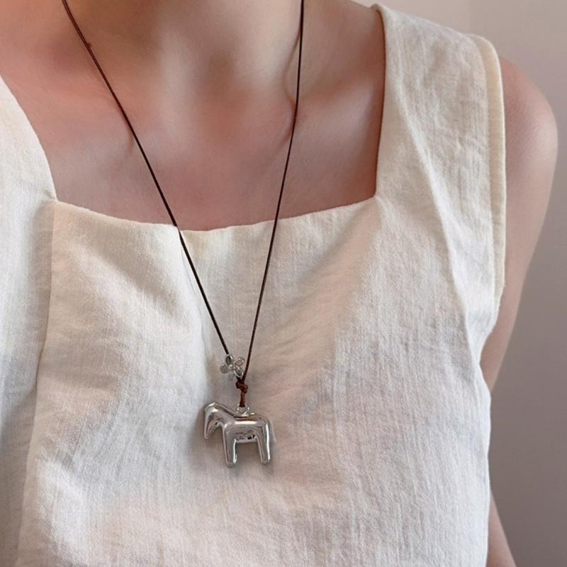 Elegant Horse And Floral Pendant Necklace Polished Metal Long Layering Chain Jewelry For Women Gift