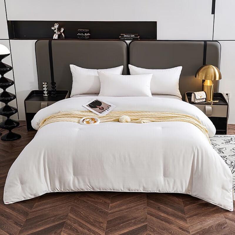 Hodo Berlin Family Satin Jacquard Mulberry Silk Duvet