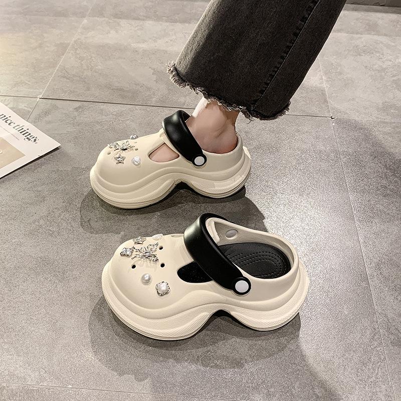 Thick-soled hole shoes women's summer 2025 heightening beach seaside non-slip cool slippers versatile women's summer outer wear soft sole