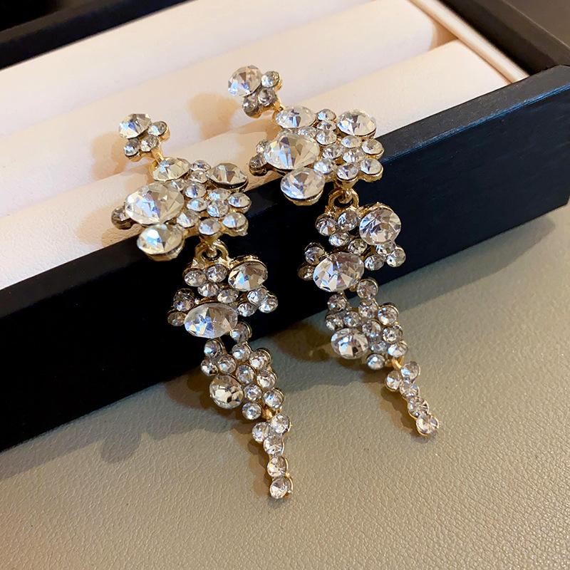 

Цветок Металл Стразы Бахрома Висячие Серьги для Женщин Нишевый Креативный Дизайн Чувство Шармы Изысканные Новые Серьги Люксовый Циркон