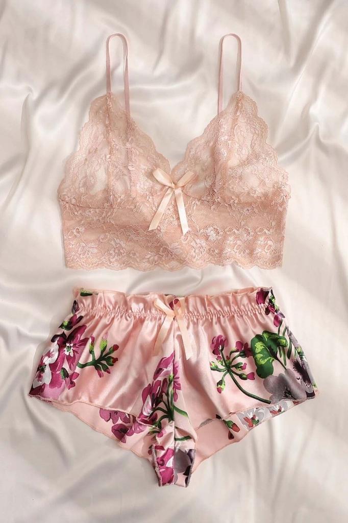 Dantel Büstiyerli Çiçekli Sütyen Şort Pijama Takımı Saten