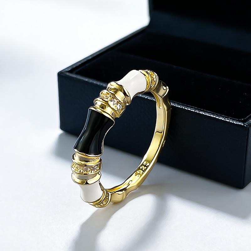 

Кольцо Luoxi Temple Jewelry из серебра S925 с дизайном в виде бамбуковых звеньев с черной и белой эмалью - Универсальное, Высококлассный дизайн. Size 9