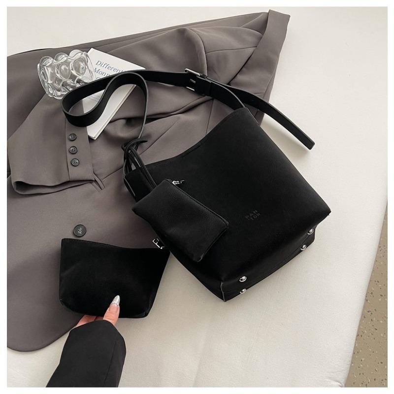 

Simple and versatile bag women s large-capacity new summer leisure shoulder messenger bag mother bucket bag чорний