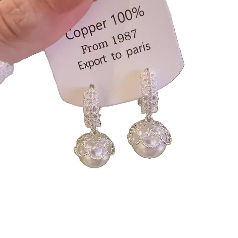 Gold-Plated Zircon Pearl Lace Earrings: French Retro, Versatile, and Luxurious Accessory for Women.