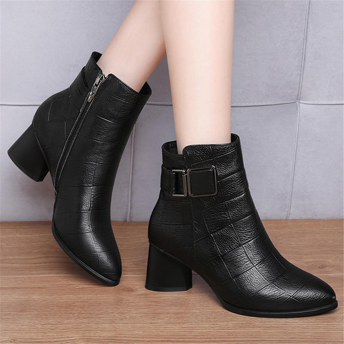 

Кожаная обувь женская новая осень и зима средний каблук маленькие короткие ботинки женские универсальные туфли на высоком каблуке остроносые ботинки мартин 42 чёрный