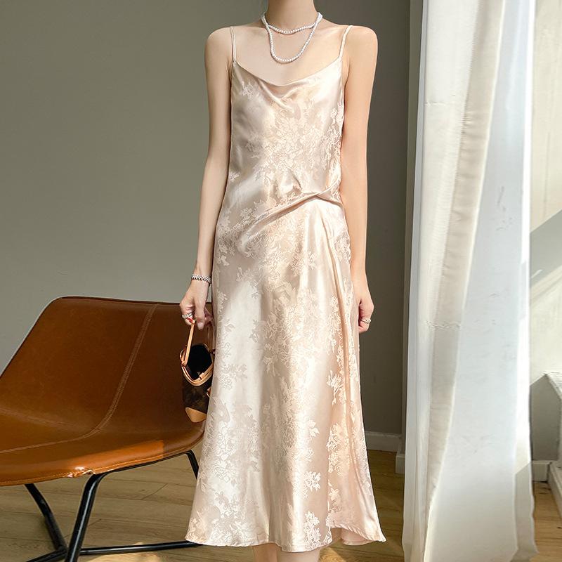 Women's Spring and Summer Lean Jacquard Halter Dress with A Line Collar To Show The Temperament of The Mid-length Dress