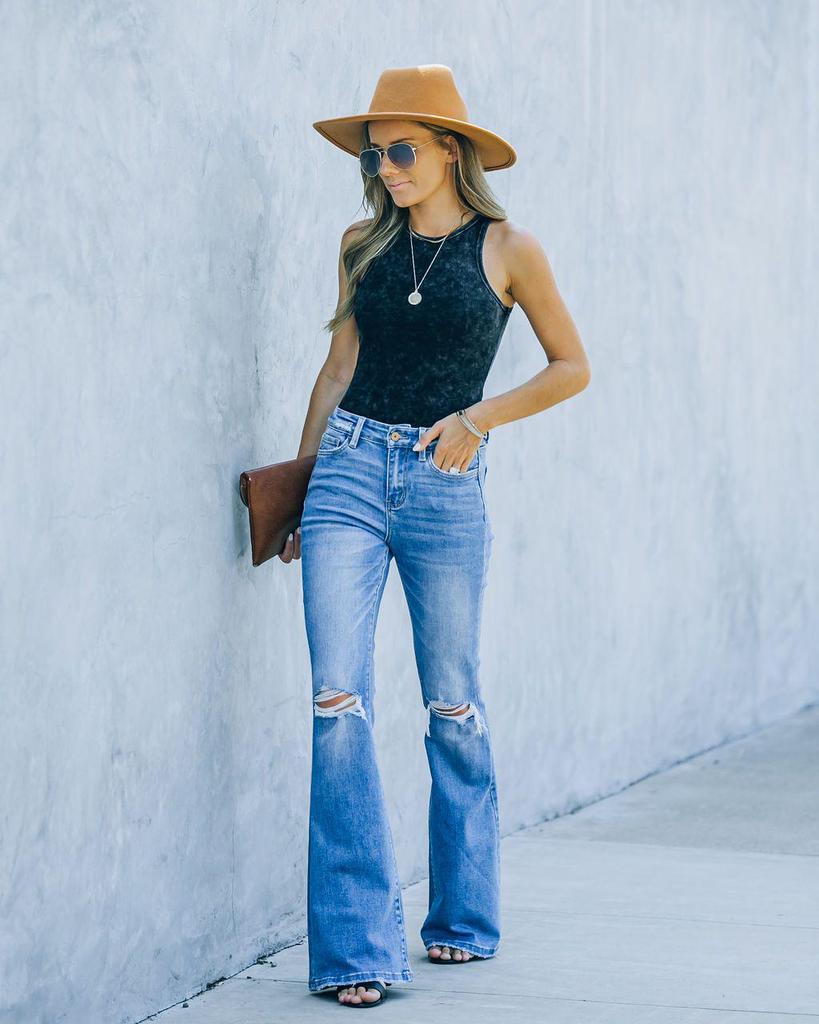 Women's Urban Mid-Waist Flare Jeans - Fall/Winter 2022 Collection