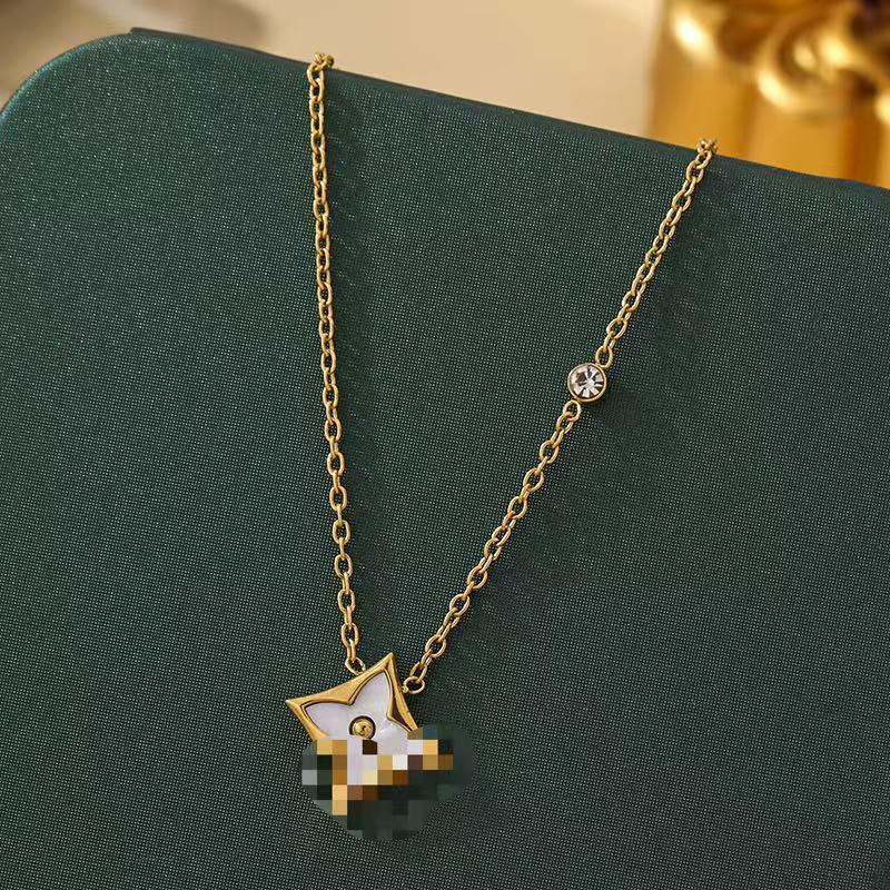 18K Gold-Plated Titanium Four-Leaf Clover Bracelet - Versatile, Non-Fading, Light Luxury Fashion with Shell Accents