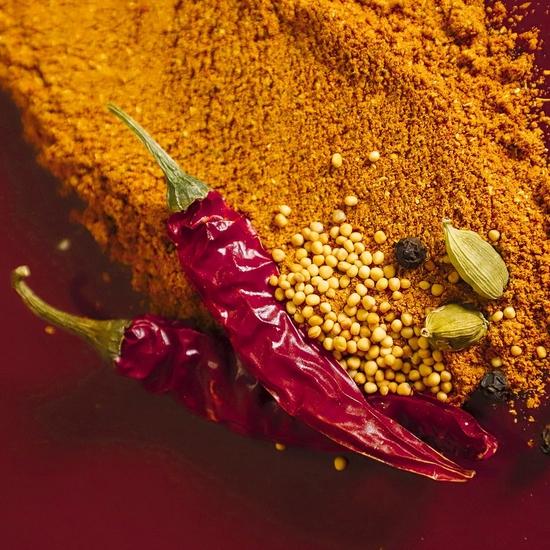 VAAHE Kitchen King/Hot Spice Mix | Hot and Fiery Spice Blend | Freshly Ground and Packed | 100% Pure and Natural | Premium Tin Box (70 Gm)