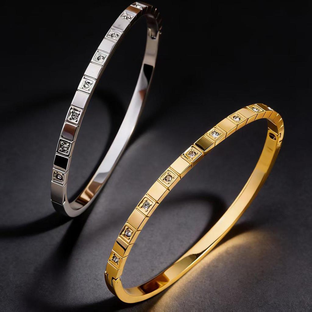 Elegantes, nicht verblassendes, goldbeschichtetes Titanstahl-Armband für Damen