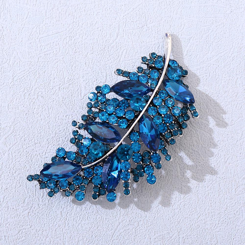 Fashionable Diamond Studded Brooch With Elegant Temperament Brooch One Size синий