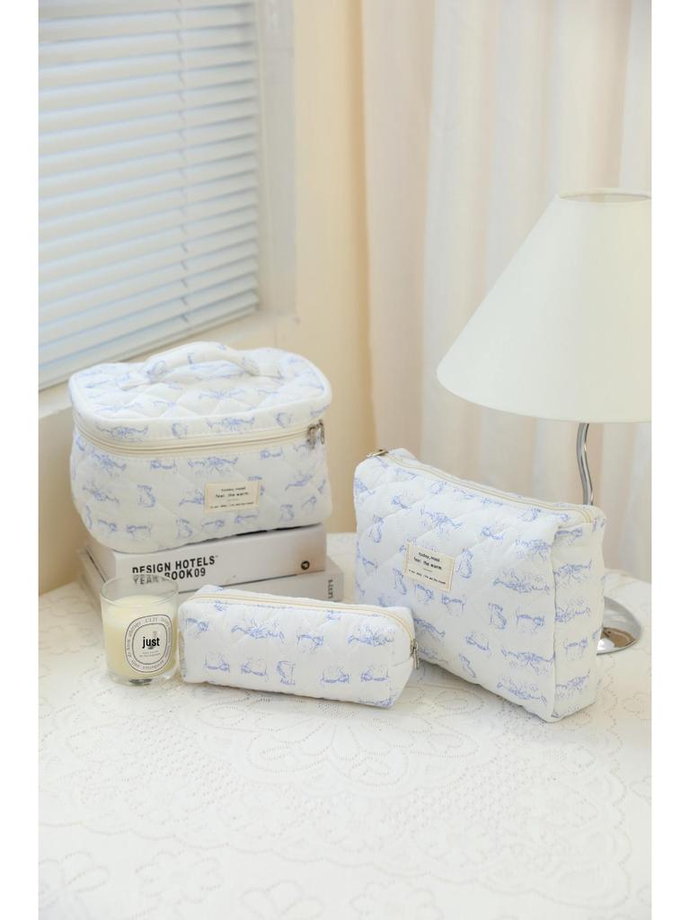 Large-Capacity Quilted Cotton Floral Makeup Bag - Portable and Cute for Travel or Student Use