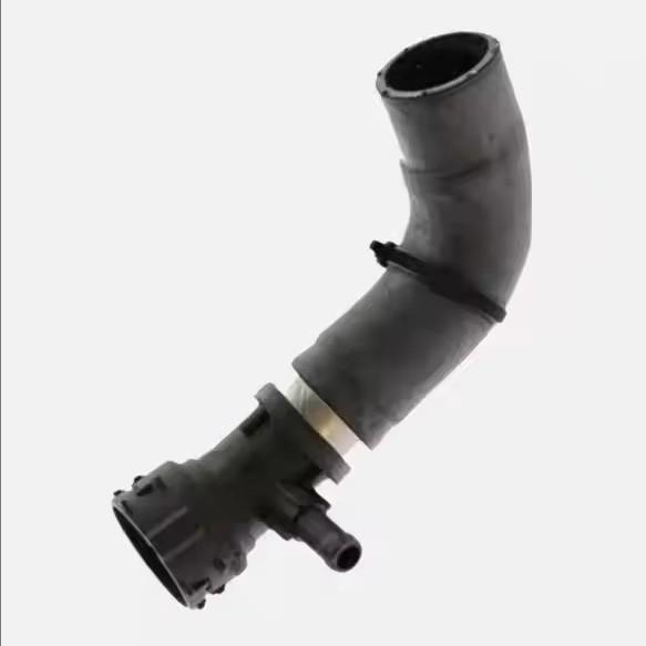 Engine Water Tank Upper Hose Front Section for Land Rover 5.0 (LR017363/AH428D050AA)