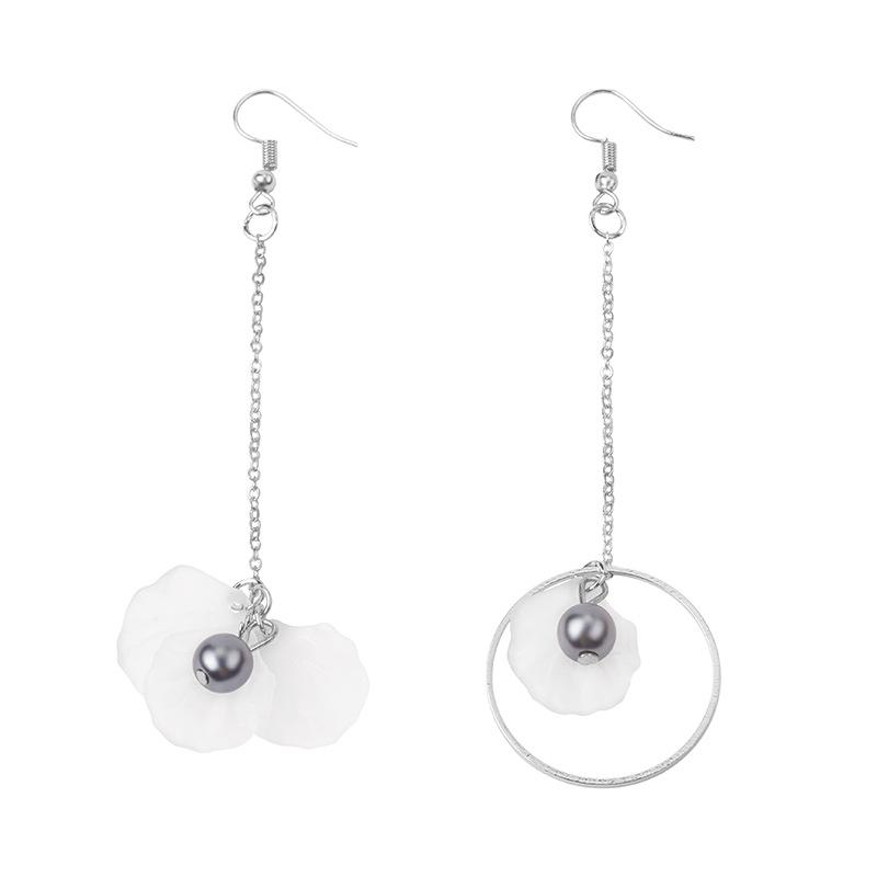 Temperament White Shell Petal Earrings, Small Personality Fresh Mori Flower Pearl Stud Earrings Female