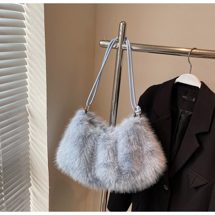 2025 new trendy fashion autumn and winter plush bag versatile large capacity underarm women's bag Korean version niche shoulder messenger bag