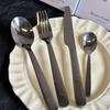 Zesílená obřadní nerezová ocelová vidlička lžíce nůž 4dílná sada, protiskluzová rukojeť, odolná proti korozi a snadná na údržbu