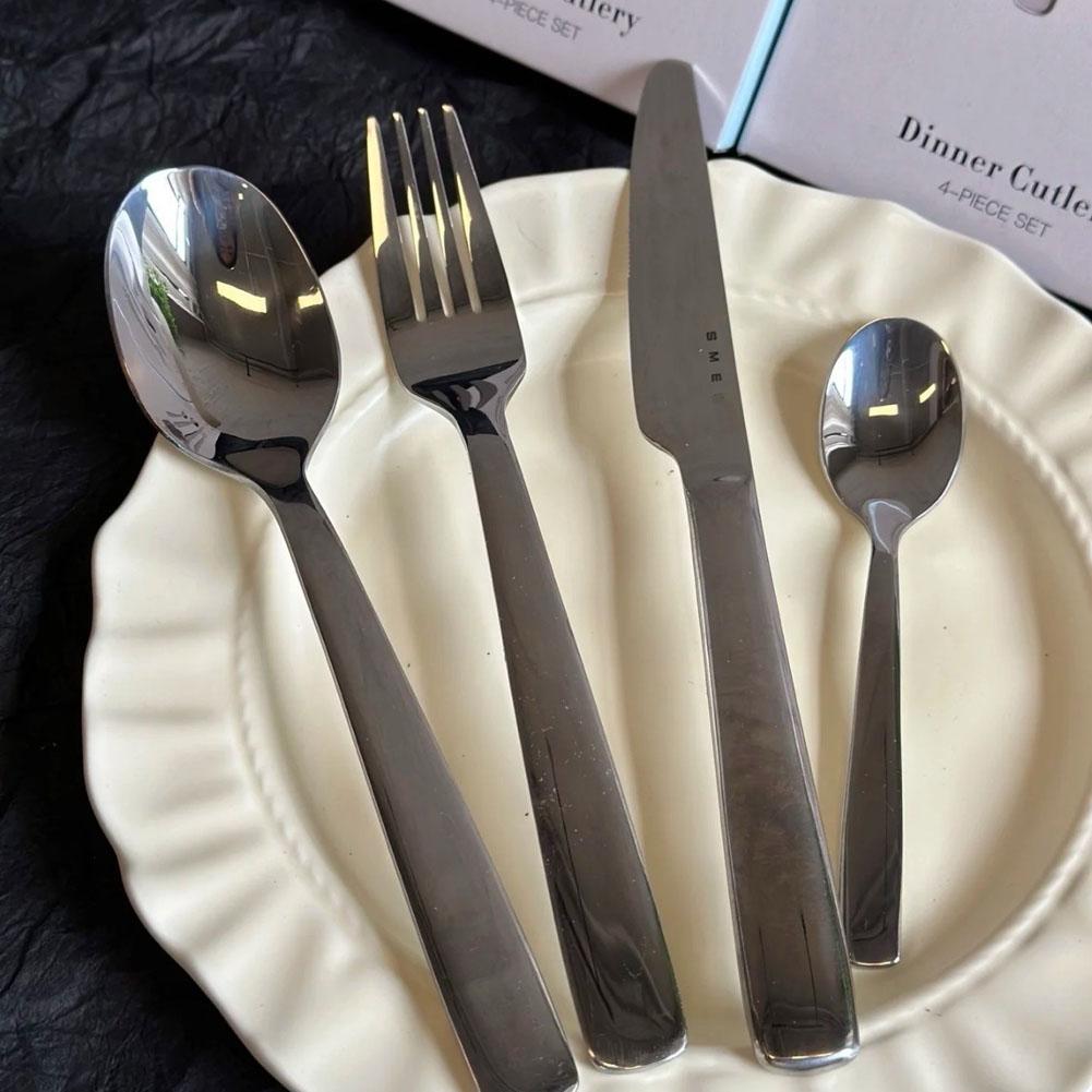 Zesílená obřadní nerezová ocelová vidlička lžíce nůž 4dílná sada, protiskluzová rukojeť, odolná proti korozi a snadná na údržbu