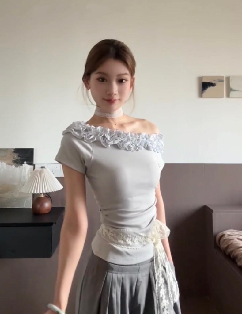 Niche design slanted shoulder short-sleeved T-shirt women's summer new three-dimensional multi-layer lace pure desire sexy top