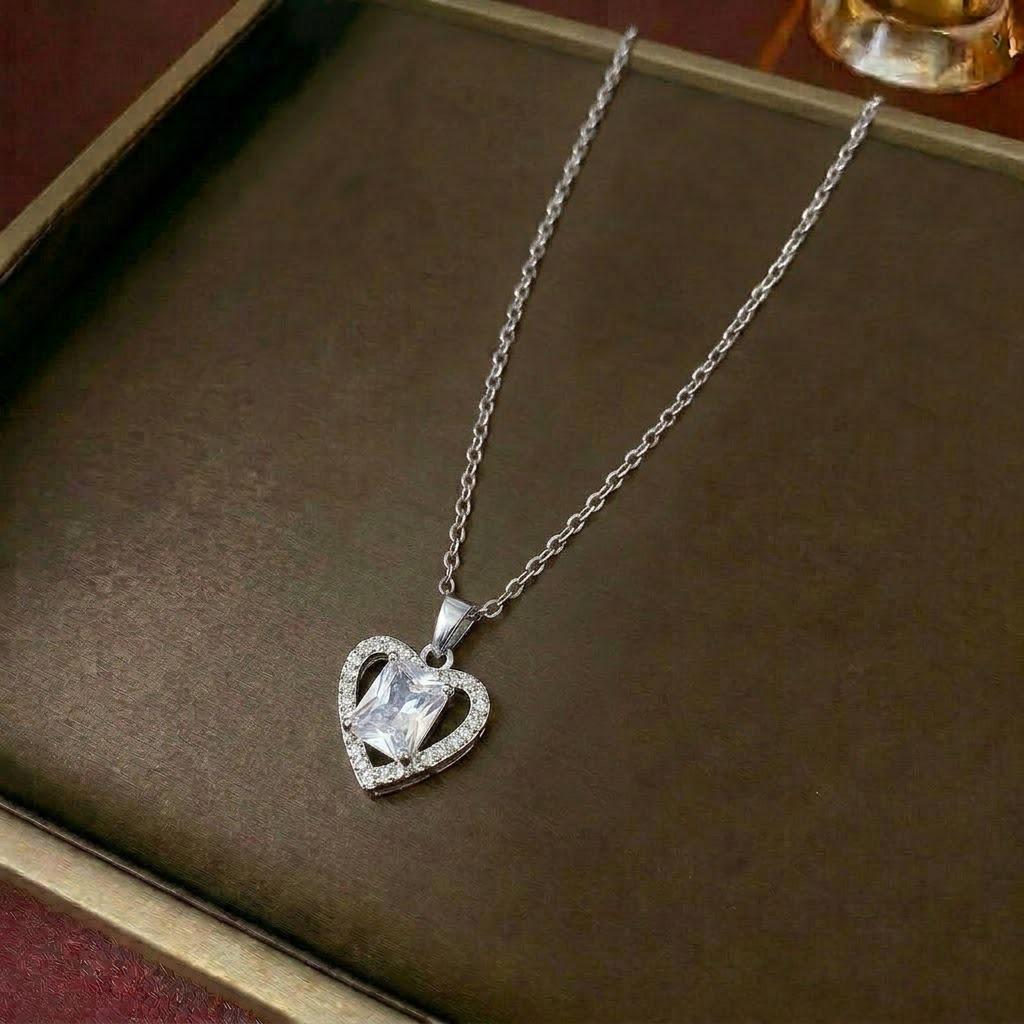 Women's Heart Zircon Necklace - Star & Moon Collection, Fashionable Clavicle Chain Jewelry, Inspired by Cross-border Internet Celebrity Styles.