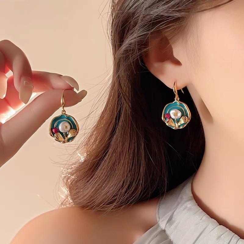 Special Imitates Baroque Pearl Earring Design with Unusual Temperament Jewelry for Women and Girls Light Luxury Accessories