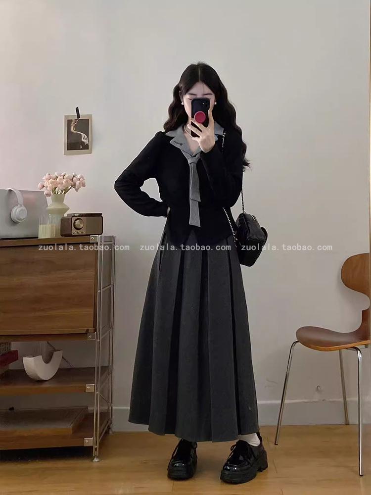 Stylish Korean Plus Size Autumn Set: Faux Two-Piece Top & Pleated Skirt - Age-Defying Fashion for Women