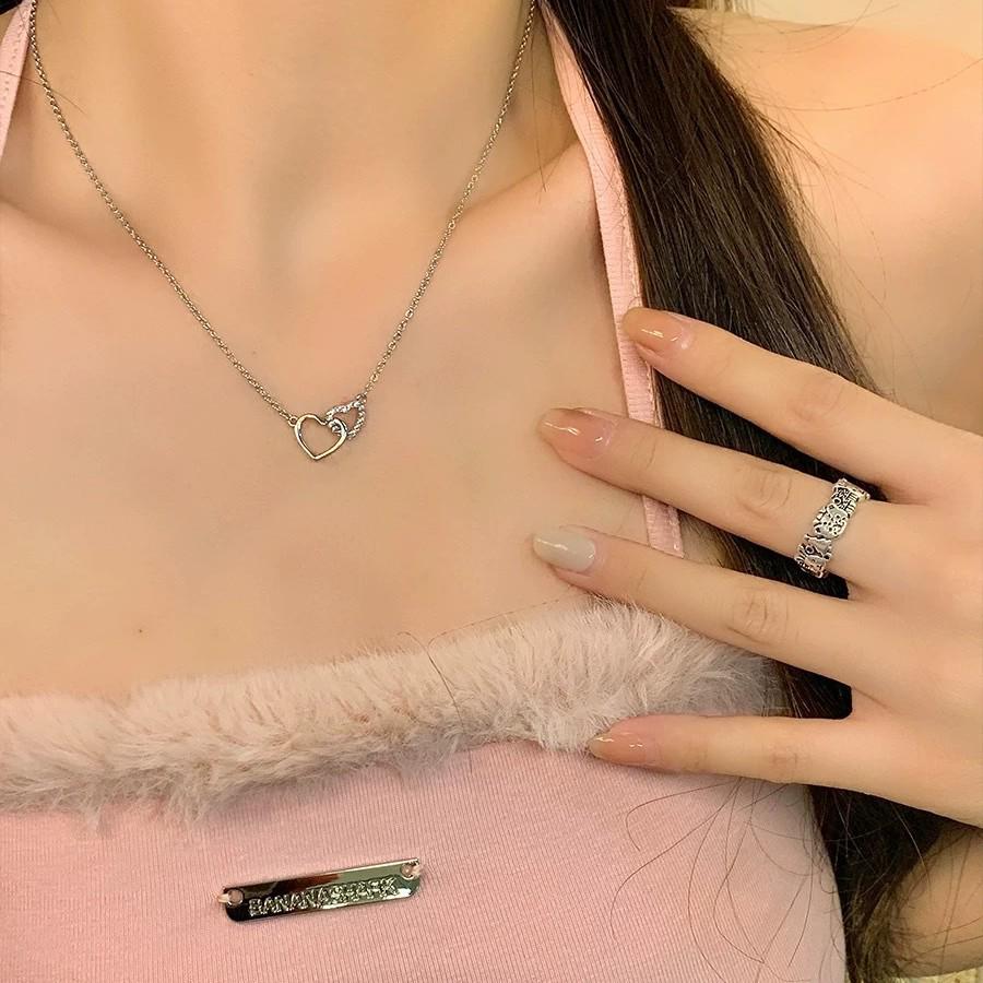 Minimalist Luxury Interlocking Heart Necklace – Korean & Japanese Cold Style Double Ring Choker