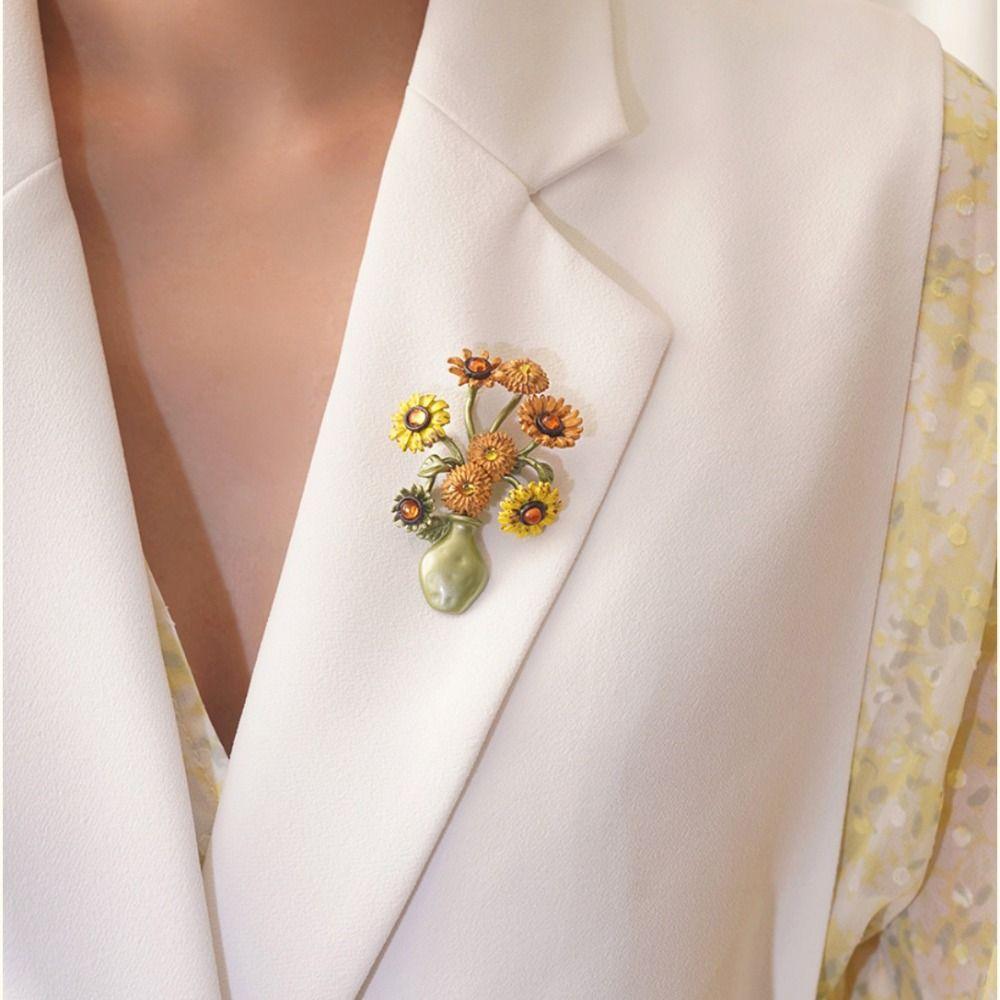 Vintage Oil Painting Sunflower Brooch French Style Corsage Ornament Exquisite Metal Pin  Suit