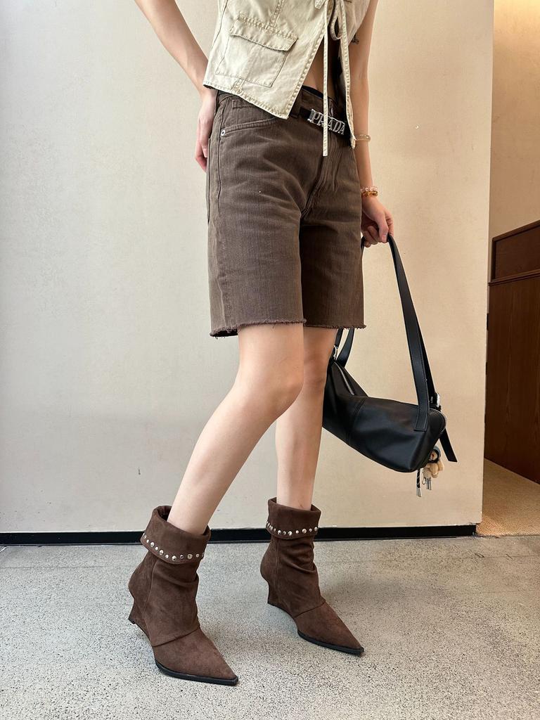 French Niche Pointed Toe Heel Stacking Boots Western Cowboy Boots Women's 2025 Medium Boots Riveted Thin Short Boots