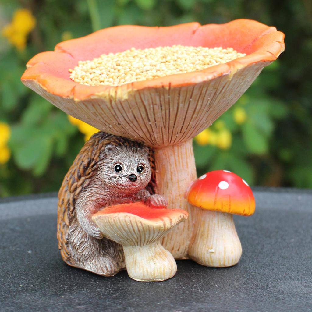 Hedgehog mushroom bird feeder, resin, realistic mushroom hedgehog feeding trough, outdoor, garden courtyard, lawn decoration