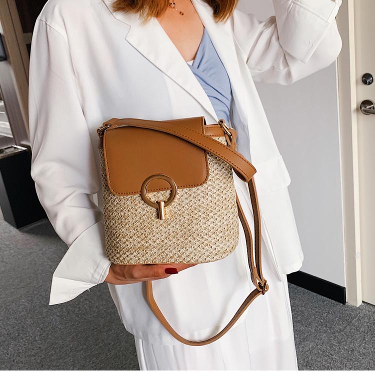 

SCIONE Маленькая маленькая сумка Женская соломенная тканая сумка Сумка-мессенджер на одно плечо с дикой цепочкой 19cm*12cm*20cm коричневый