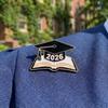 Broche Pin de Graduación 2026 Personalizado Birrete de Licenciado Insignia de Libro Souvenir para Estudiantes Universitarios Ceremonia de Graduación