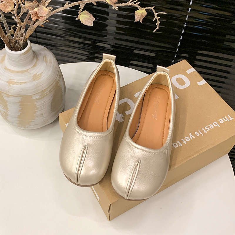 

Soft leather version silver retro flat-soled single shoes women s skirt 2025 new spring and autumn one-pedal Doudou shoes grandma shoes 40 шампанского