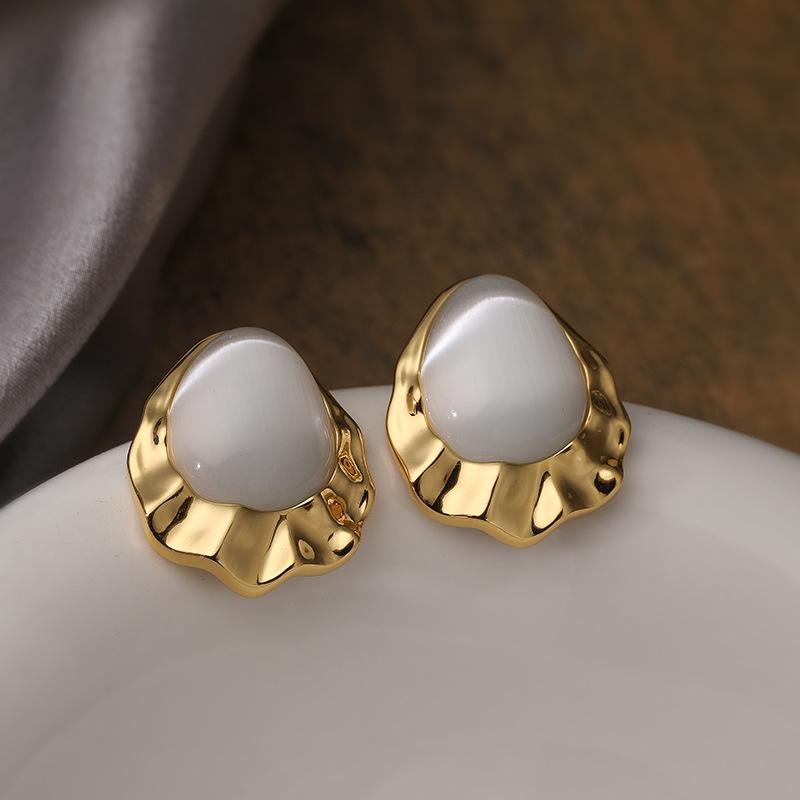 French Retro Cat's Eye Teardrop Stud Earrings - Elegant, Transparent & Fashionable High-End Design
