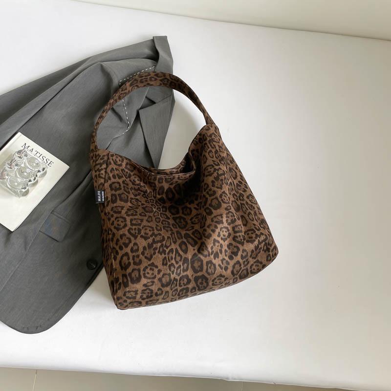 Korean version of retro leopard print large-capacity tote bag women's 2025 autumn new matte high-value shoulder armpit bag