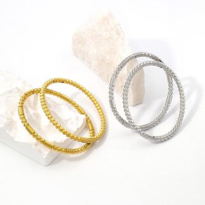 Women's European Style Gold-Plated Twist Bracelet: Non-Fading Titanium Steel Flower Wreath – Light Luxury & Versatile Jewelry