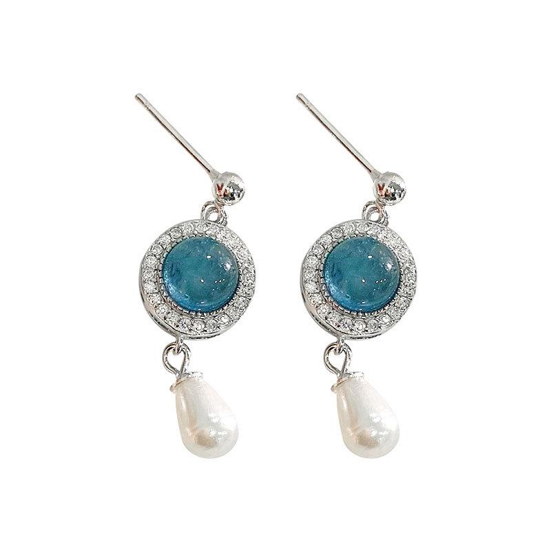 Perlenohrringe sind wunderschöne, märchenhafte Damenohrringe für jeden Tag, schlicht, leicht, luxuriös, High-End-Gefühl, cool