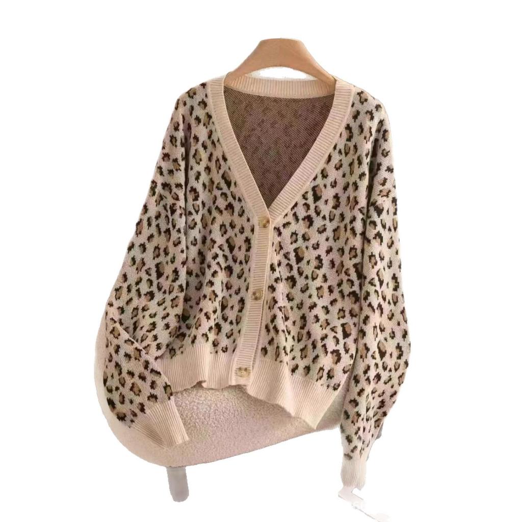 2025 V-neck Plus Size Women's Animal Print Jacquard Knitwear, Europe