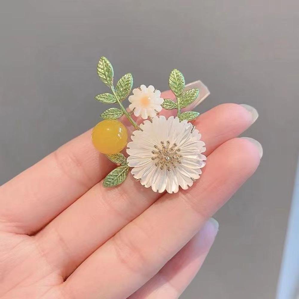 Korean High-quality Green-leaved Daisy Flowers Brooches for Women Fashion Temperament Fixed Clothes Suits Accessories Jewelry