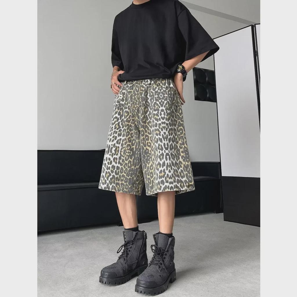 Hong Kong Leopard Print Multi-Pocket Casual Shorts 2024