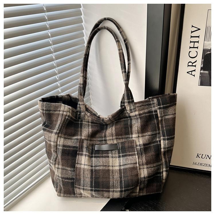 Contrasting color plaid large-capacity tote bag women's Korean version retro casual shoulder bag 2025 early spring niche trendy women's bag