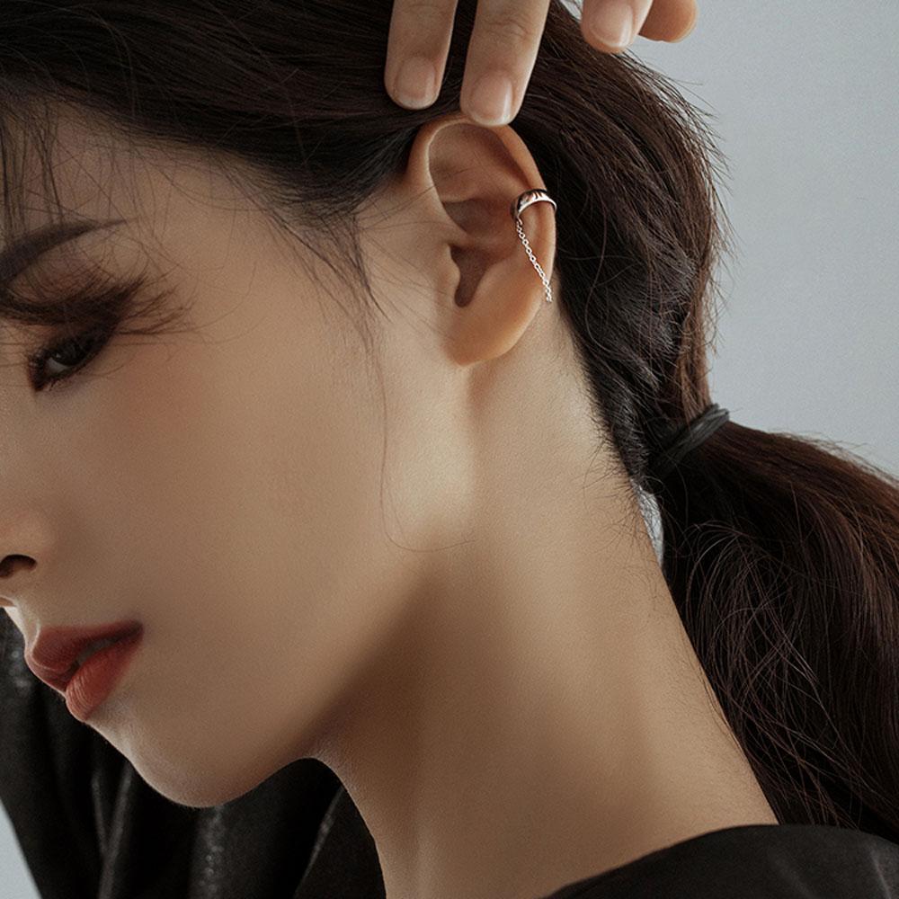 

Цинковый сплав цинка Маленькая кубическая модная бижутерия C Минималистичные клипсы для хряща Серьги-каффы Серьги-клипсы Цепочка