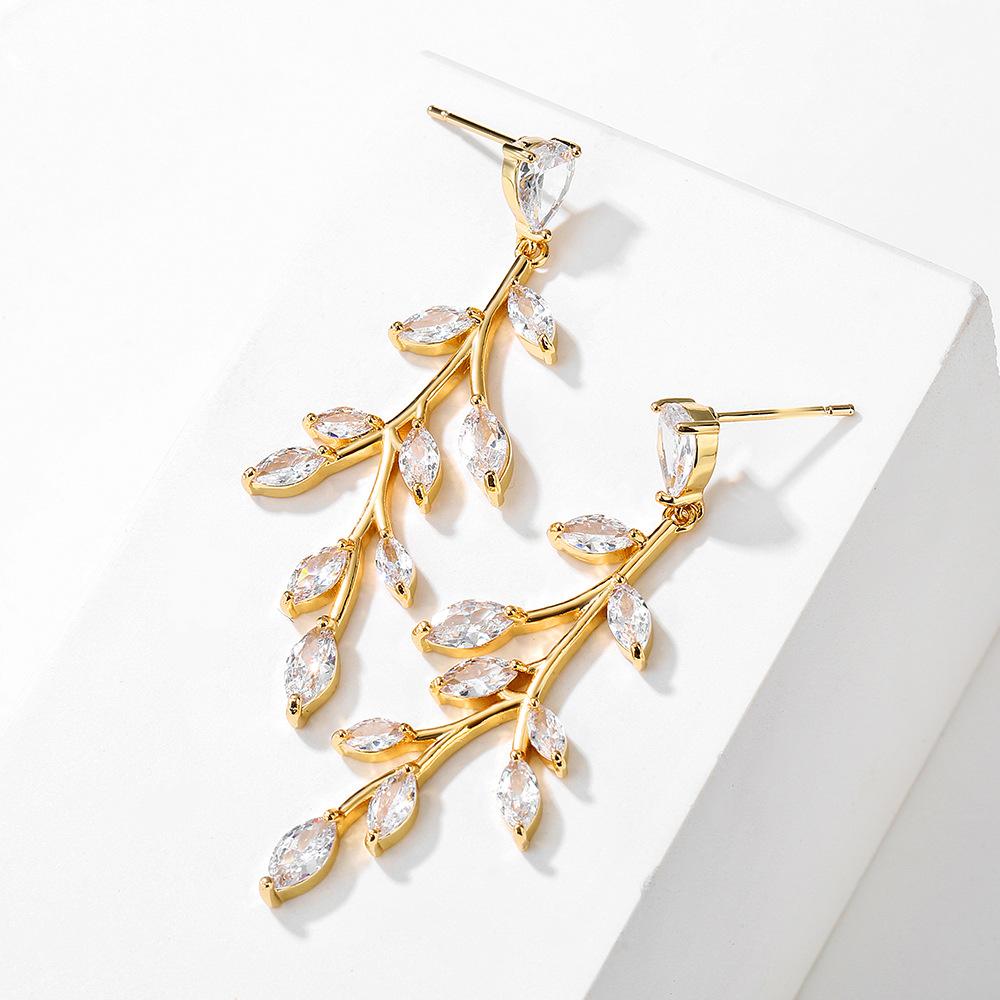 Korean Version Of Personality Creative Willow Leaf Earrings Female Small Fresh Temperament Luxury Micro -Inlaid Zircon Earrings .