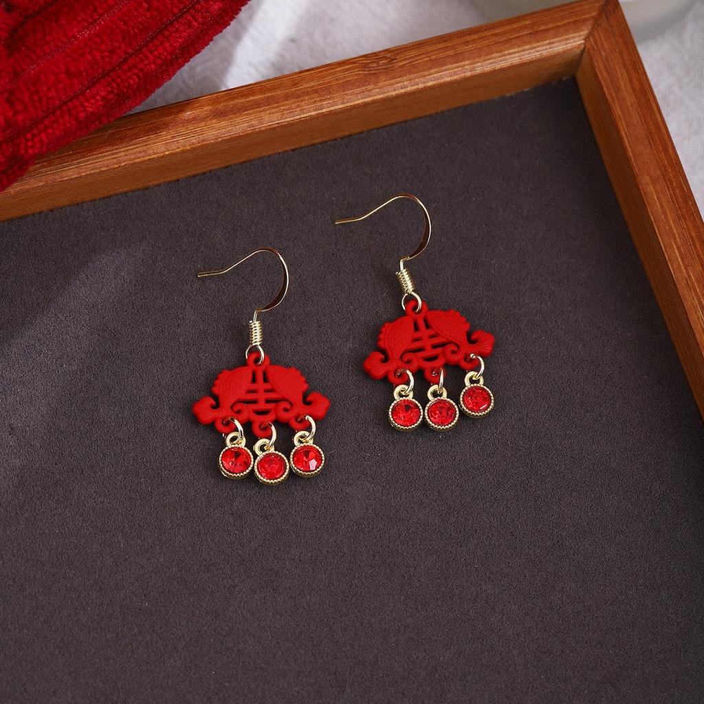 New Year'S Red Happy Character Koi Small Snake Stud Earrings, Autumn And Winter High Sense Chinese Style Blessing Character Chinese Knot Ear Hook